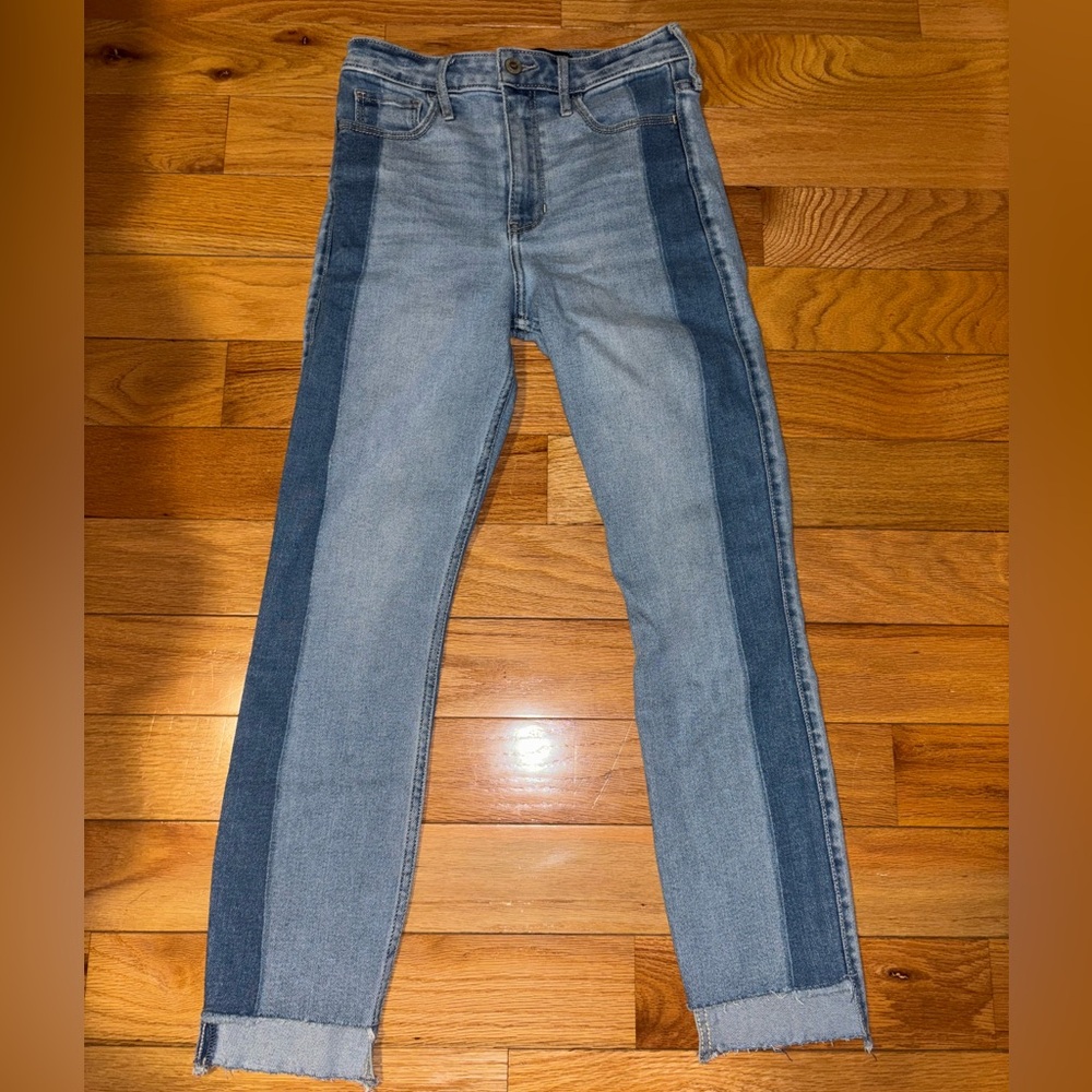 🐬Hollister two-Tone Blue Jeans